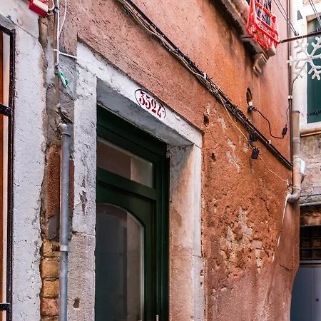 Bragora 3524 Between S. Marco & Biennale *